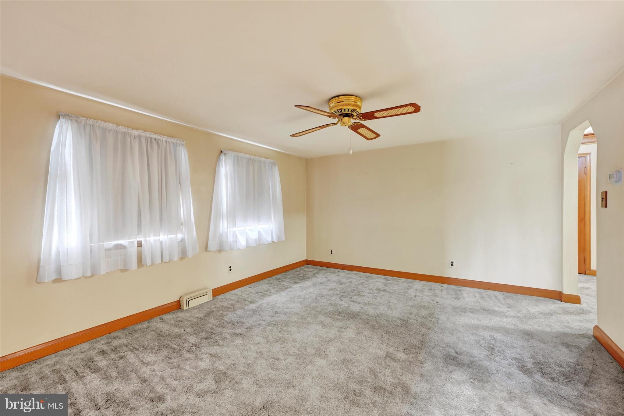 7437 New Cut Road Kingsville, MD 21087 - Photo 6 of 56 an empty room with a window