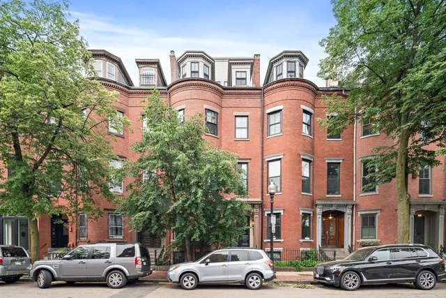 a picture of a bench in front of a wall