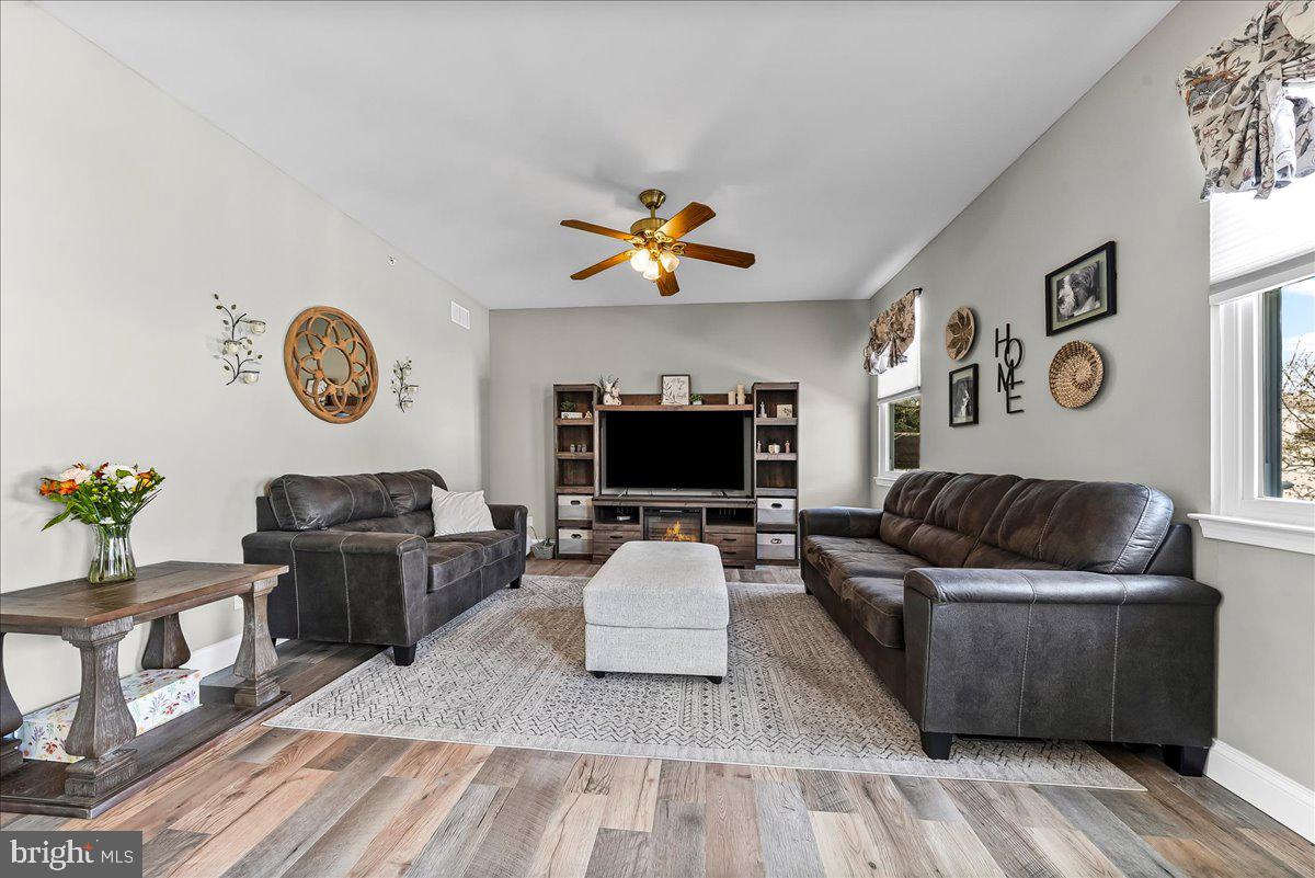 605 Barclay Circle Springfield, PA 19064 - Photo 11 of 30 Family Room