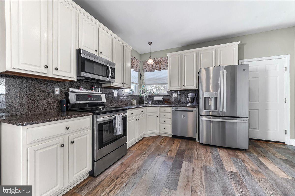 605 Barclay Circle Springfield, PA 19064 - Photo 13 of 30 Open Kitchen