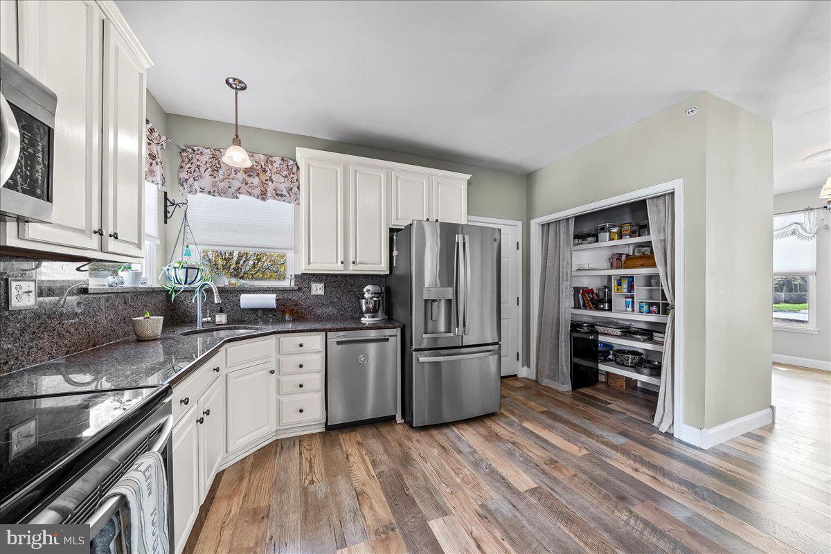 605 Barclay Circle Springfield, PA 19064 - Photo 14 of 30 Open Kitchen