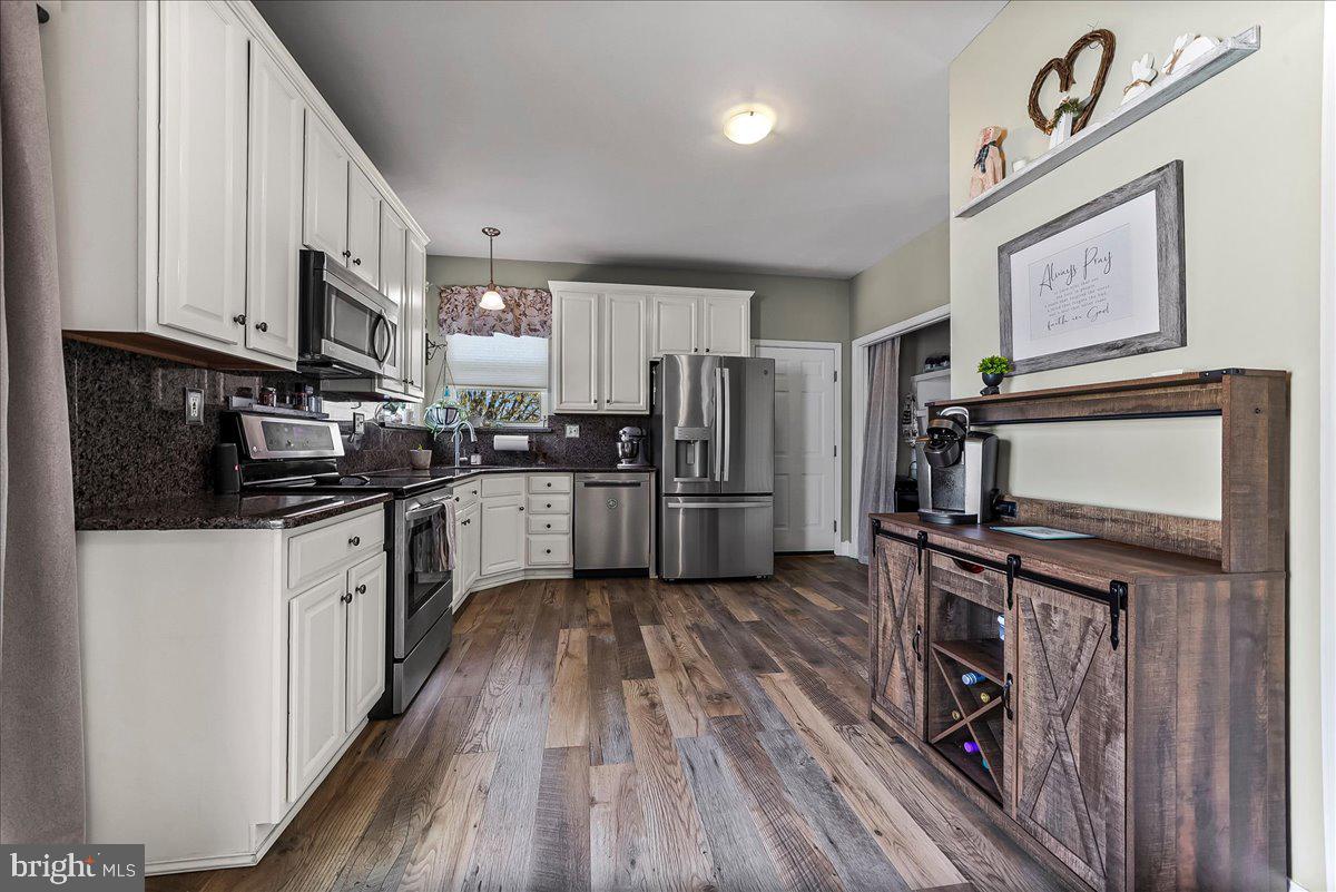 605 Barclay Circle Springfield, PA 19064 - Photo 15 of 30 Kitchen