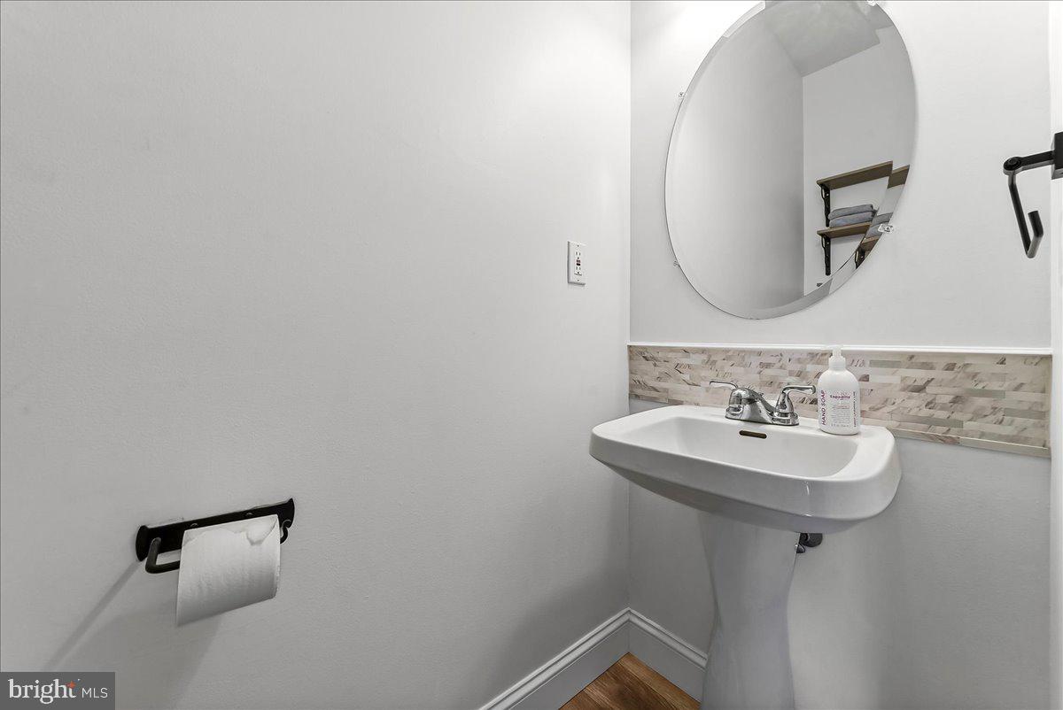 605 Barclay Circle Springfield, PA 19064 - Photo 17 of 30 Powder Room