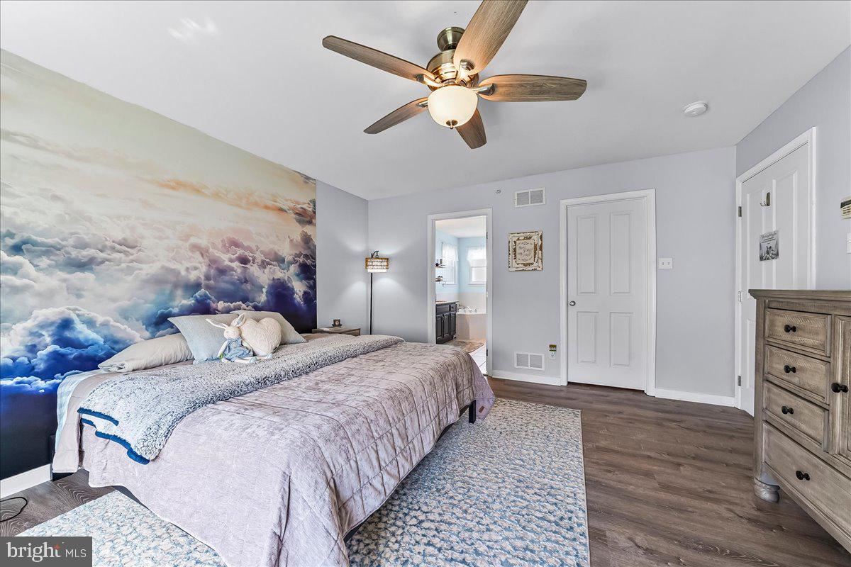 605 Barclay Circle Springfield, PA 19064 - Photo 19 of 30 Primary Bedroom