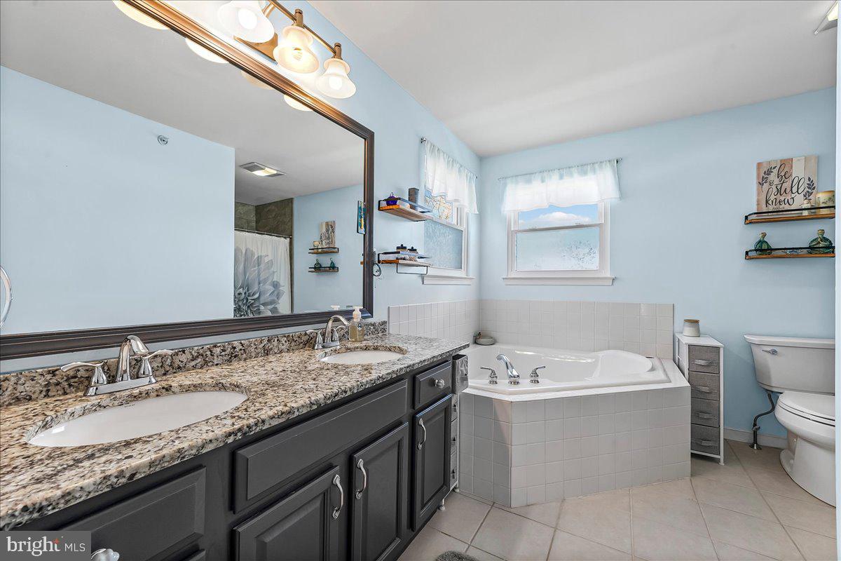 605 Barclay Circle Springfield, PA 19064 - Photo 21 of 30 Primary En-Suite