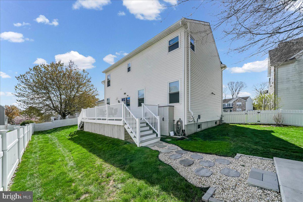 605 Barclay Circle Springfield, PA 19064 - Photo 28 of 30 Deck leading to Hot Tub