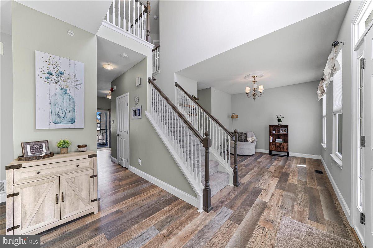 605 Barclay Circle Springfield, PA 19064 - Photo 7 of 30 Front Entrance with high ceilings