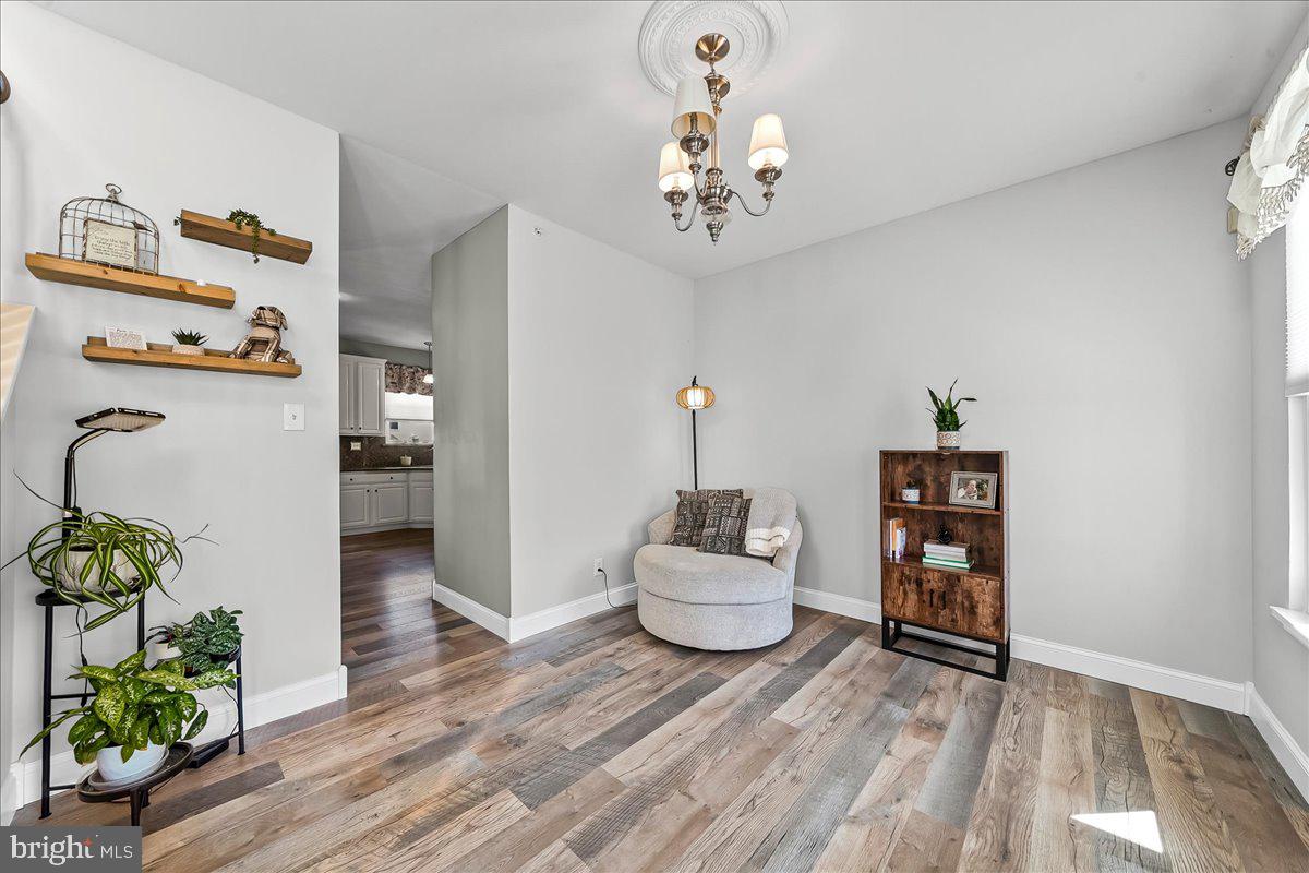 605 Barclay Circle Springfield, PA 19064 - Photo 9 of 30 Sitting/Formal