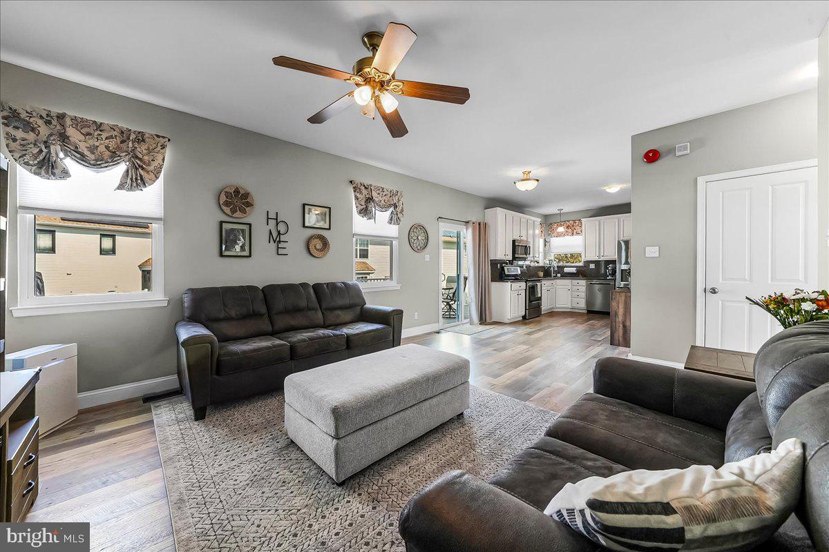 605 Barclay Circle Springfield, PA 19064 - Photo 10 of 30 Family Room