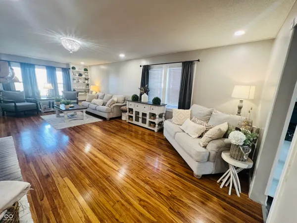 $290,000 | 504 South Main Street, Waldron, IN 46182