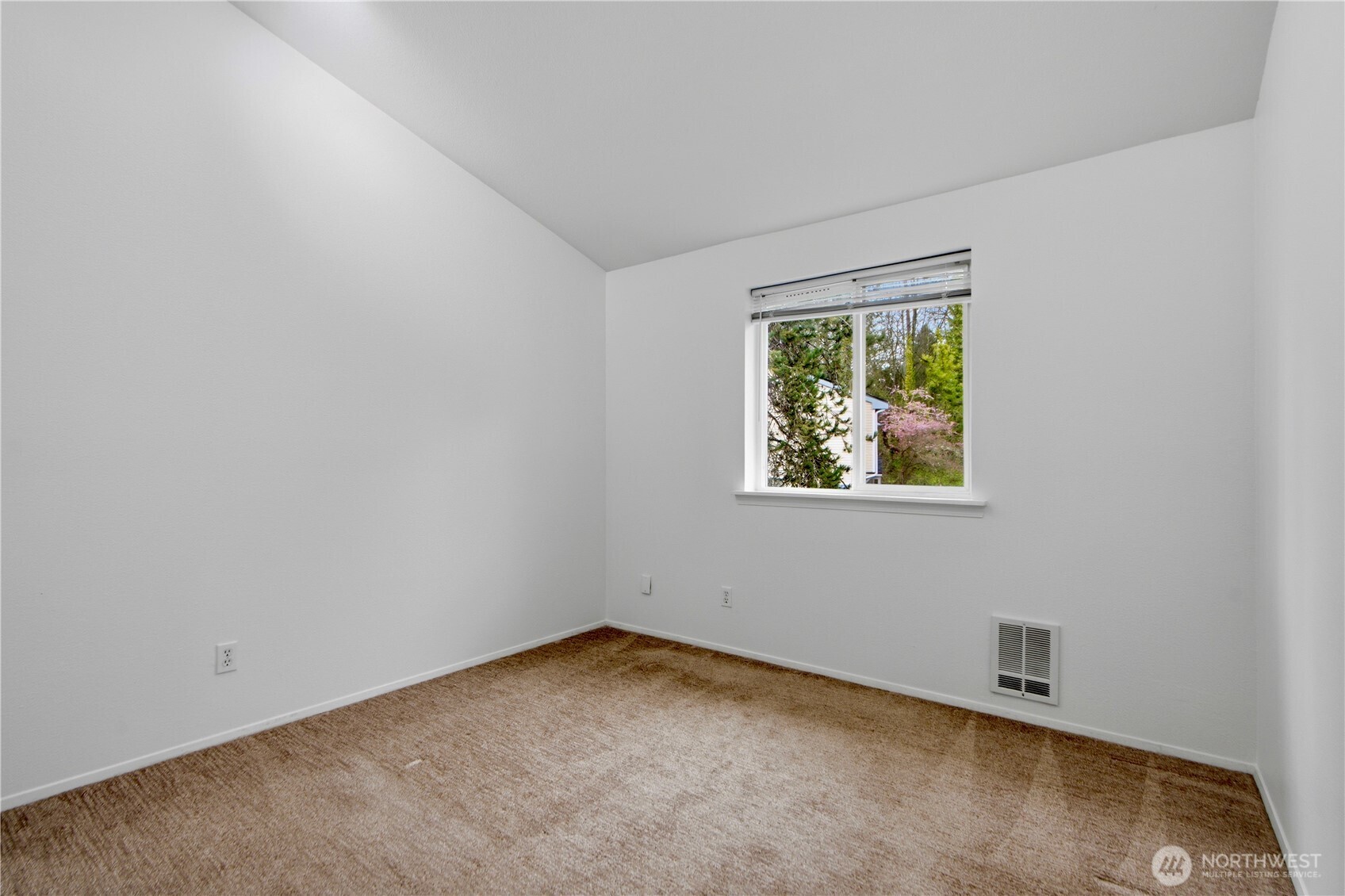833 Southwest Sunset Boulevard, Unit J51 Renton, WA 98057 - Photo 12 of 28