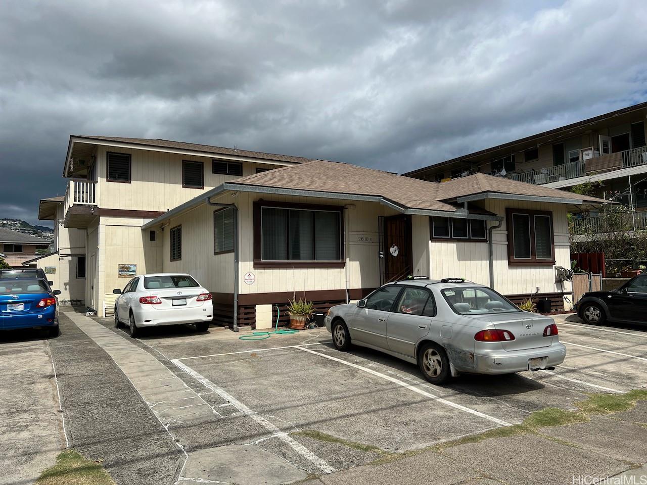 2810 Winam Avenue, Unit B Honolulu, HI 96816 - Photo 15 of 15 a car parked in front of a house