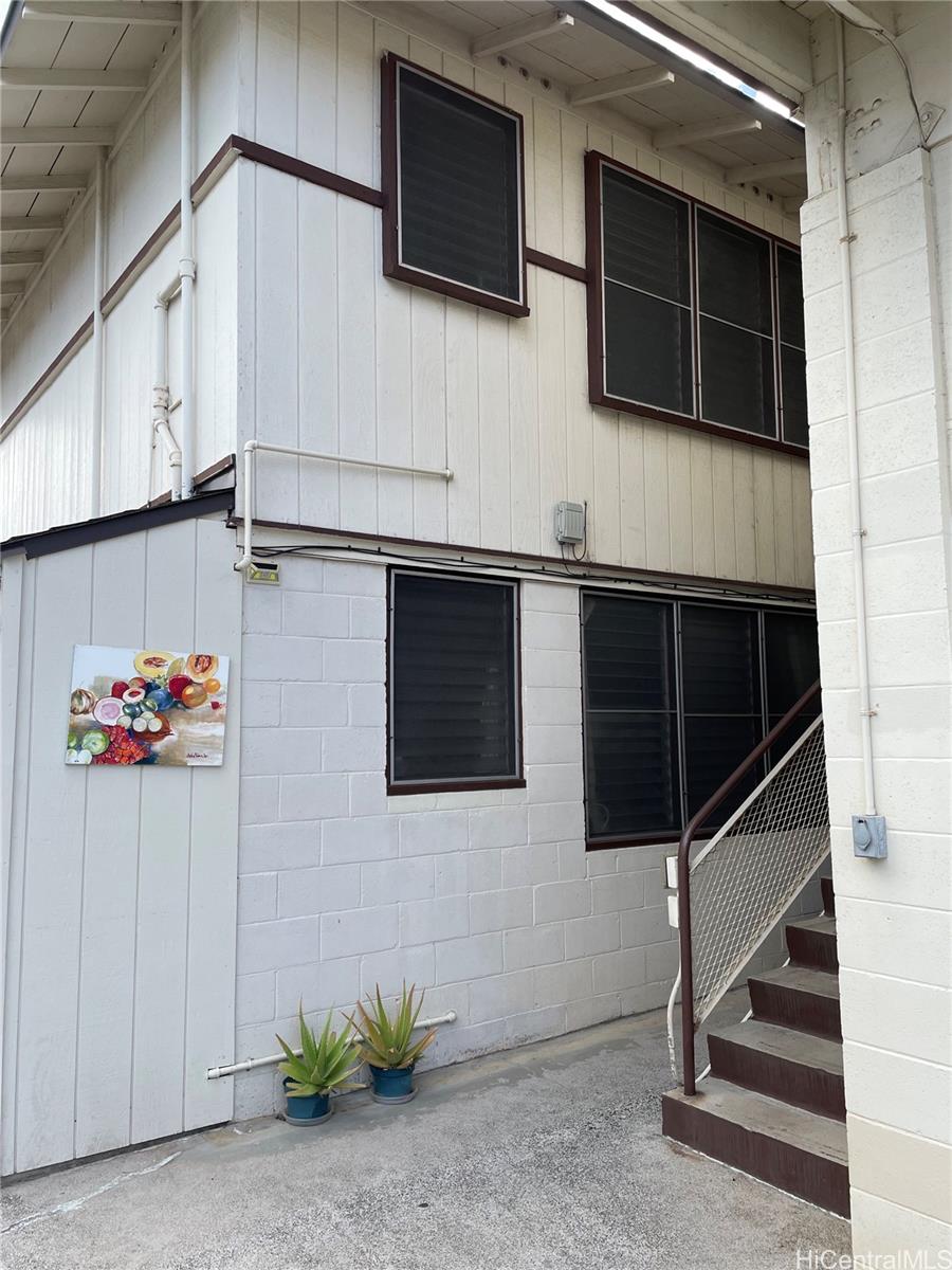 2810 Winam Avenue, Unit B Honolulu, HI 96816 - Photo 9 of 15 a view of an entryway