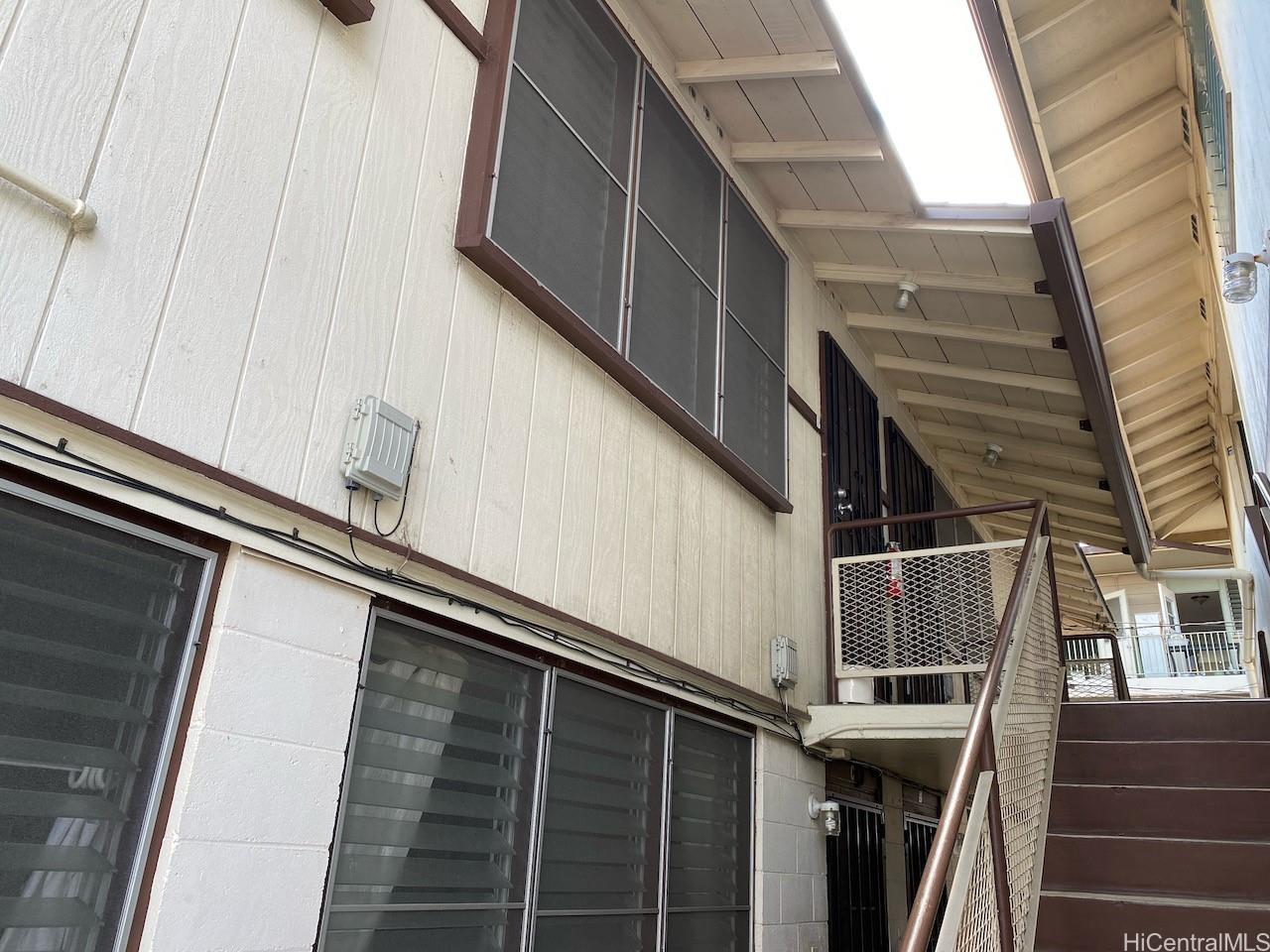 2810 Winam Avenue, Unit B Honolulu, HI 96816 - Photo 10 of 15 a view of entryway