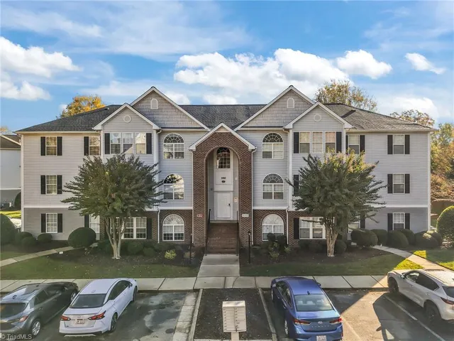 $164,900 | 3702 Cotswold Terrace, Unit 3C, Greensboro, NC 27410