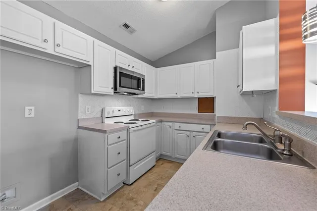 $164,900 | 3702 Cotswold Terrace, Unit 3C, Greensboro, NC 27410