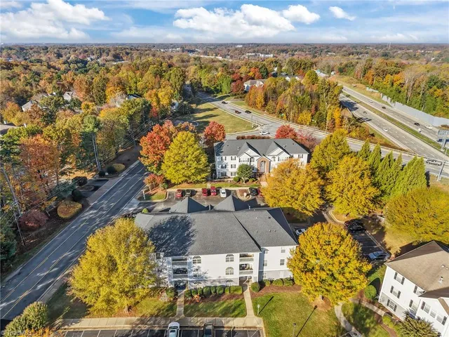$164,900 | 3702 Cotswold Terrace, Unit 3C, Greensboro, NC 27410