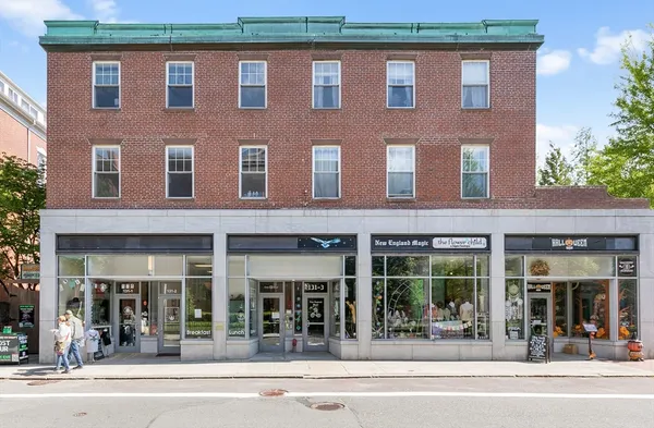 $2,450 | 131 Essex Street, Unit 33, Salem, MA 01970