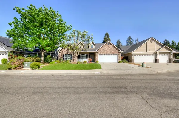 $580,000 | 8894 North Winery Avenue, Fresno, CA 93720