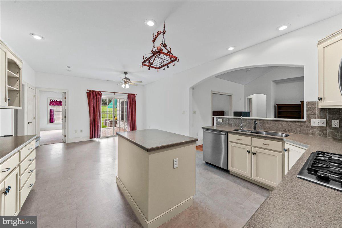 1424 Martin Street East Earl, PA 17519 - Photo 8 of 38 Gallery Image 8