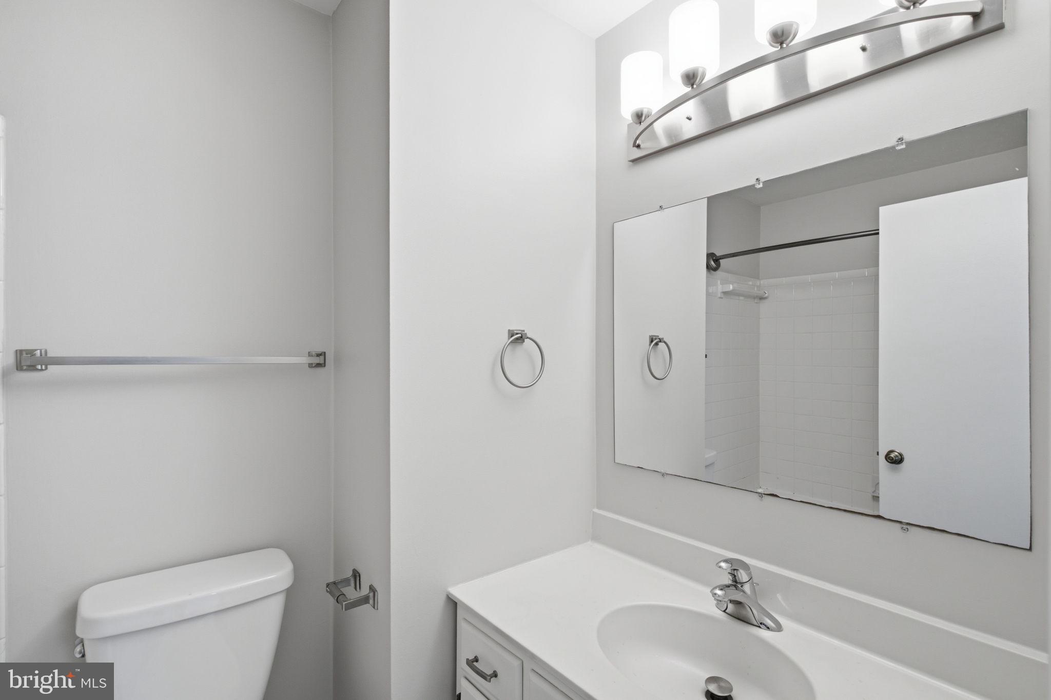 4915 7th Road South Arlington, VA 22204 - Photo 13 of 23 Primary Bathroom