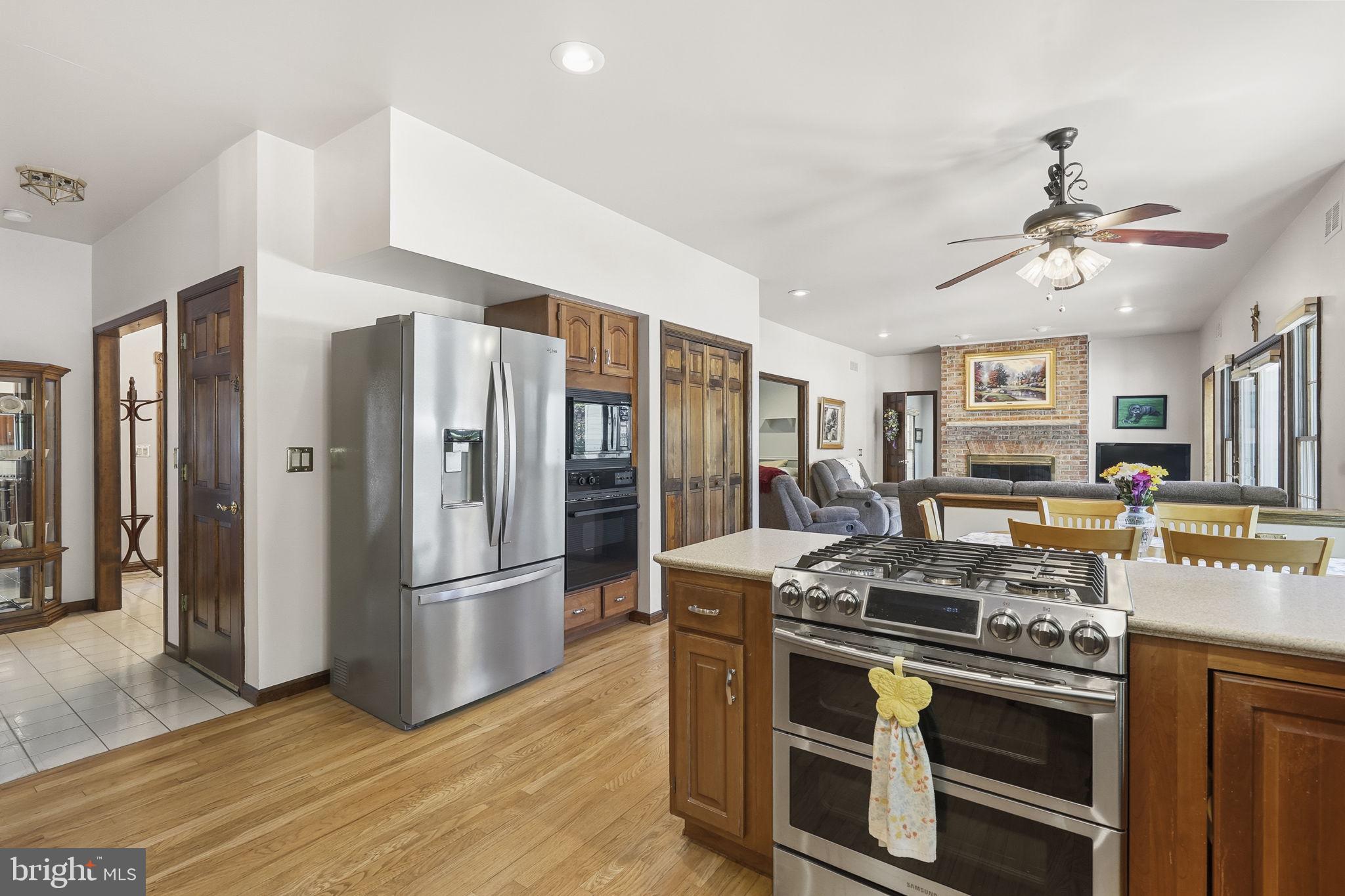 26 Ellisdale Road Allentown, NJ 08501 - Photo 18 of 45 Spacious kitchen with modern appliances.