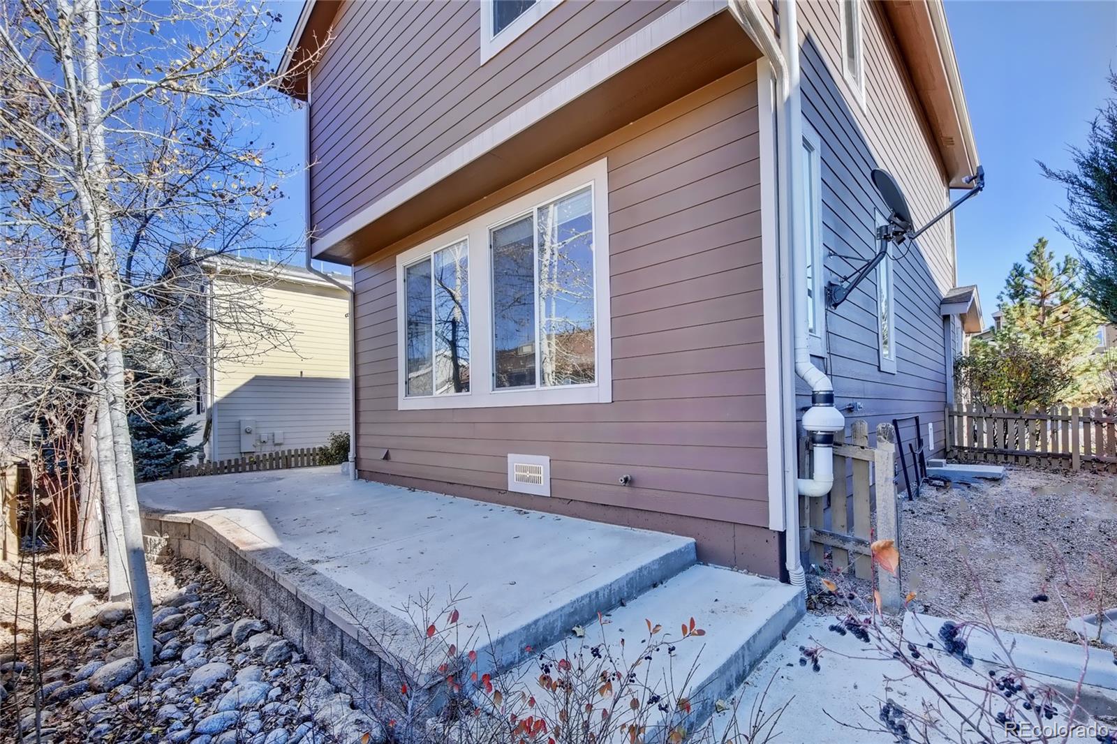 10845 Towerbridge Road Highlands Ranch, CO 80130 - Photo 6 of 35 a front view of a house with a yard