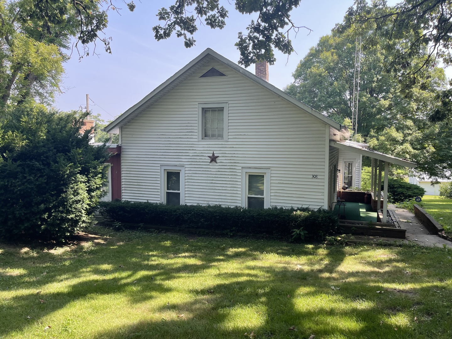 308 High Street Putnam, IL 61560 - Photo 3 of 21 a view of a backyard with plants and large tree