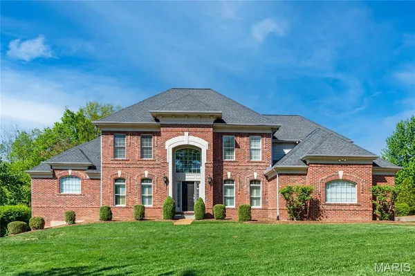 $1,068,900 | 343 Pine Bend Drive, Chesterfield, MO 63005