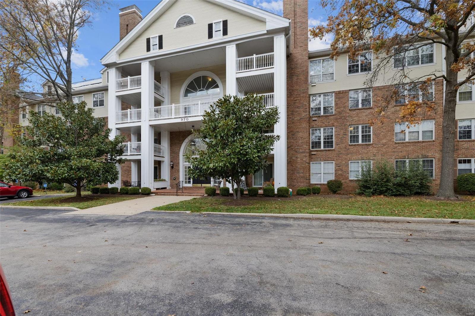 970 North Spoede Road, Unit 33 St. Louis, MO 63146 - Photo 3 of 27 Gallery Image 3