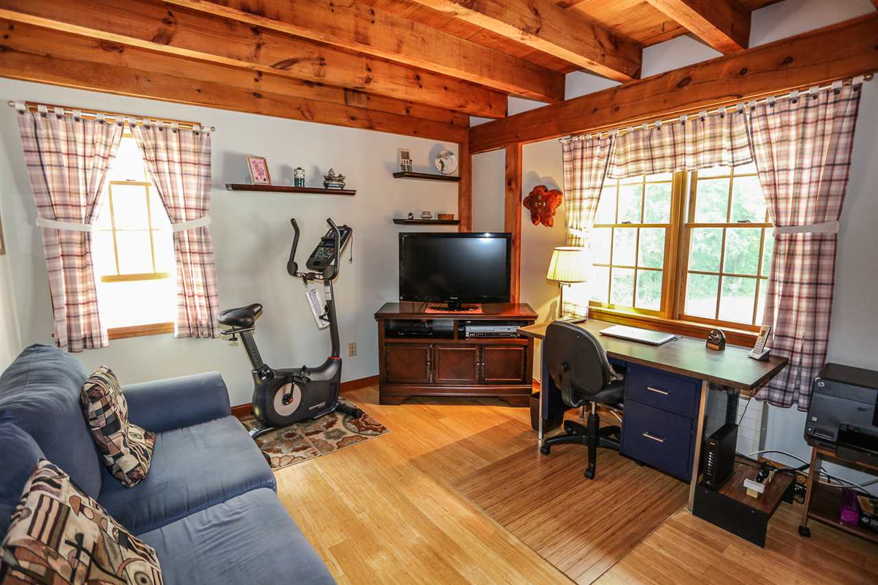 697 Chester Road Auburn, NH 03032 - Photo 17 of 40 Gallery Image 17