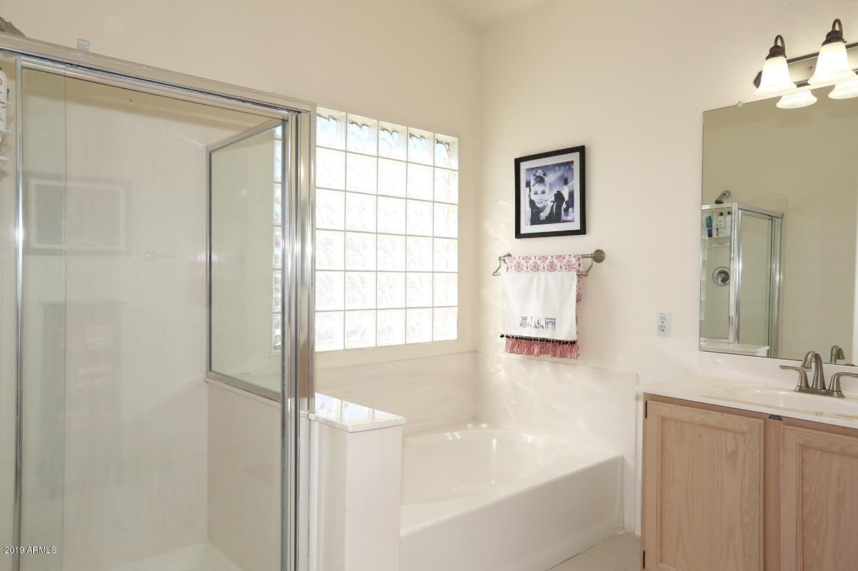1319 East St John Road Phoenix, AZ 85022 - Photo 25 of 42 Separate Shower & Garden Tub