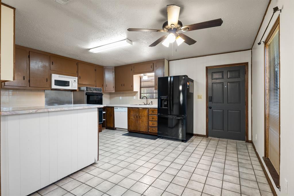 373 Ingred Street Waco, TX 76705 - Photo 8 of 39 a kitchen with stainless steel appliances a refrigerator and a cabinets
