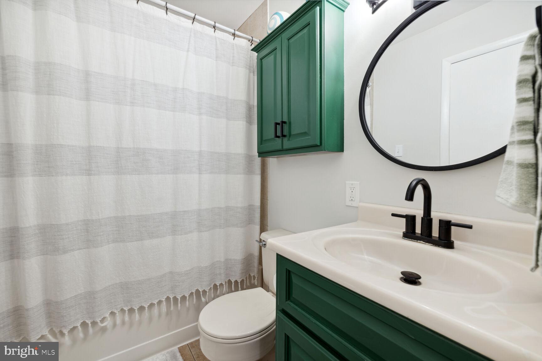240 Rolling Road Gaithersburg, MD 20877 - Photo 12 of 20 Main Level Full Bath