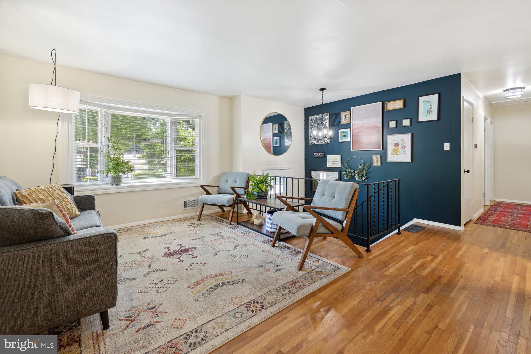 240 Rolling Road Gaithersburg, MD 20877 - Photo 3 of 20 Living Room