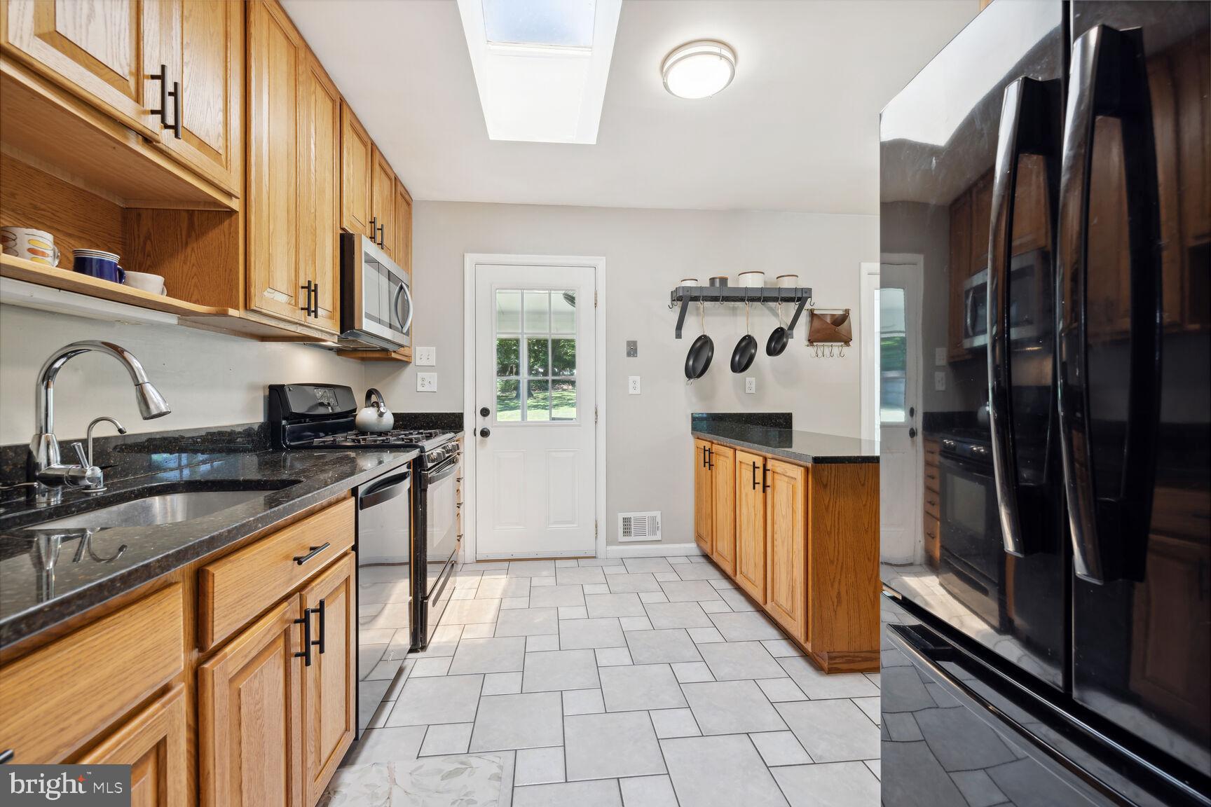 240 Rolling Road Gaithersburg, MD 20877 - Photo 5 of 20 Kitchen