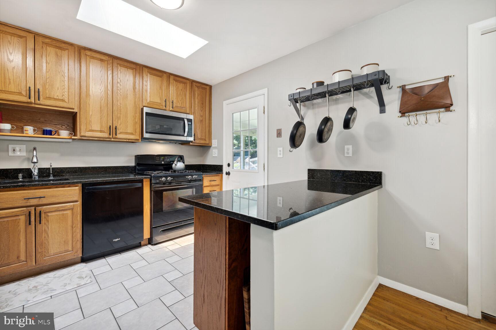 240 Rolling Road Gaithersburg, MD 20877 - Photo 6 of 20 Kitchen