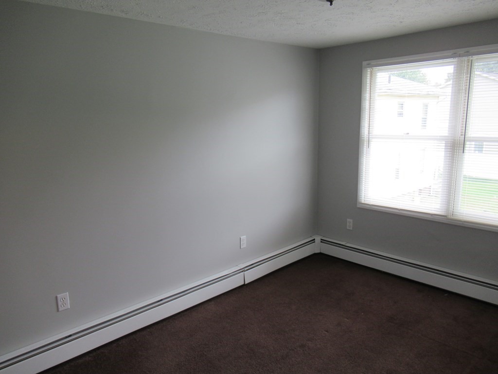 30 Clayton Street, Unit E Springfield, MA 01107 - Photo 18 of 27 an empty room with a window