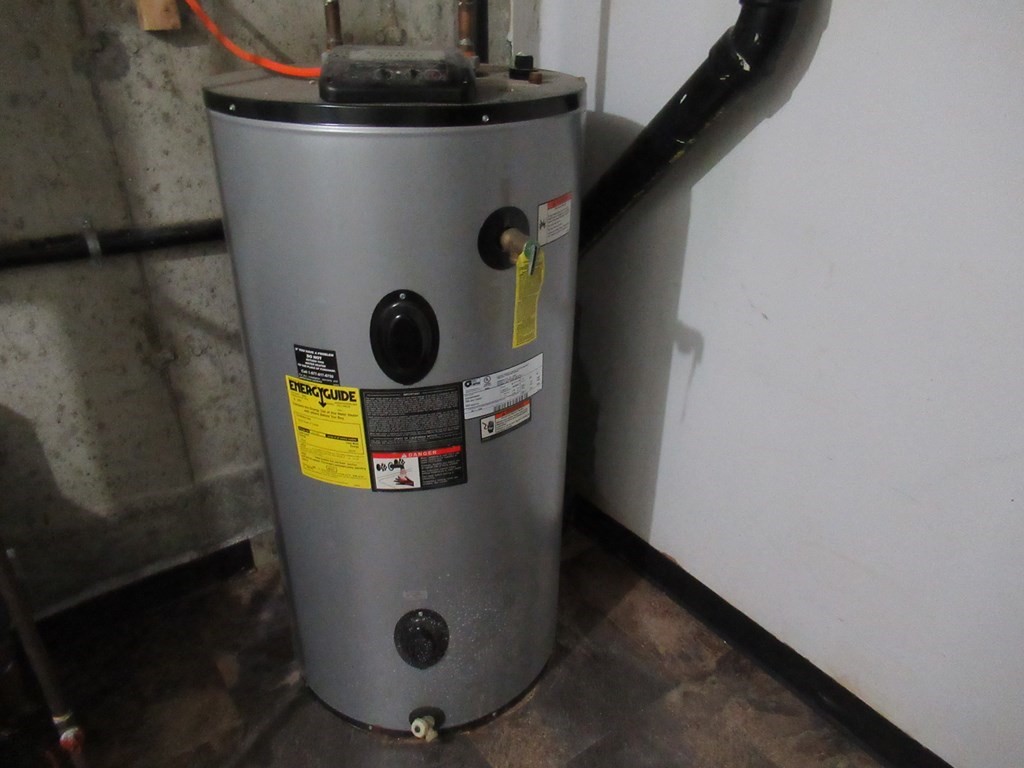 30 Clayton Street, Unit E Springfield, MA 01107 - Photo 24 of 27