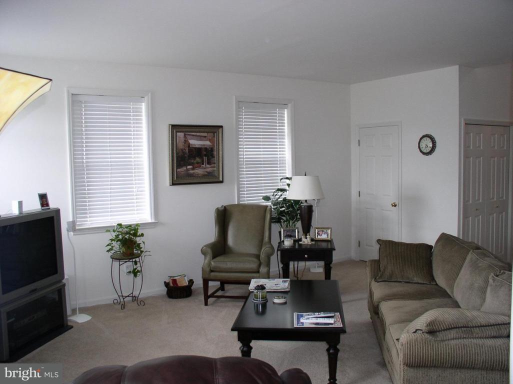 647 Wallingford Road Lititz, PA 17543 - Photo 3 of 10