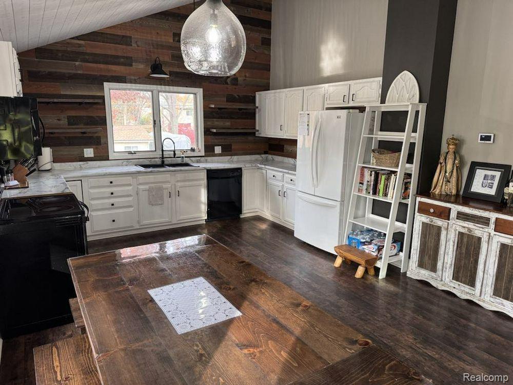 2323 Pleasant Ridge Howell, MI 48843 - Photo 7 of 40 Gallery Image 7