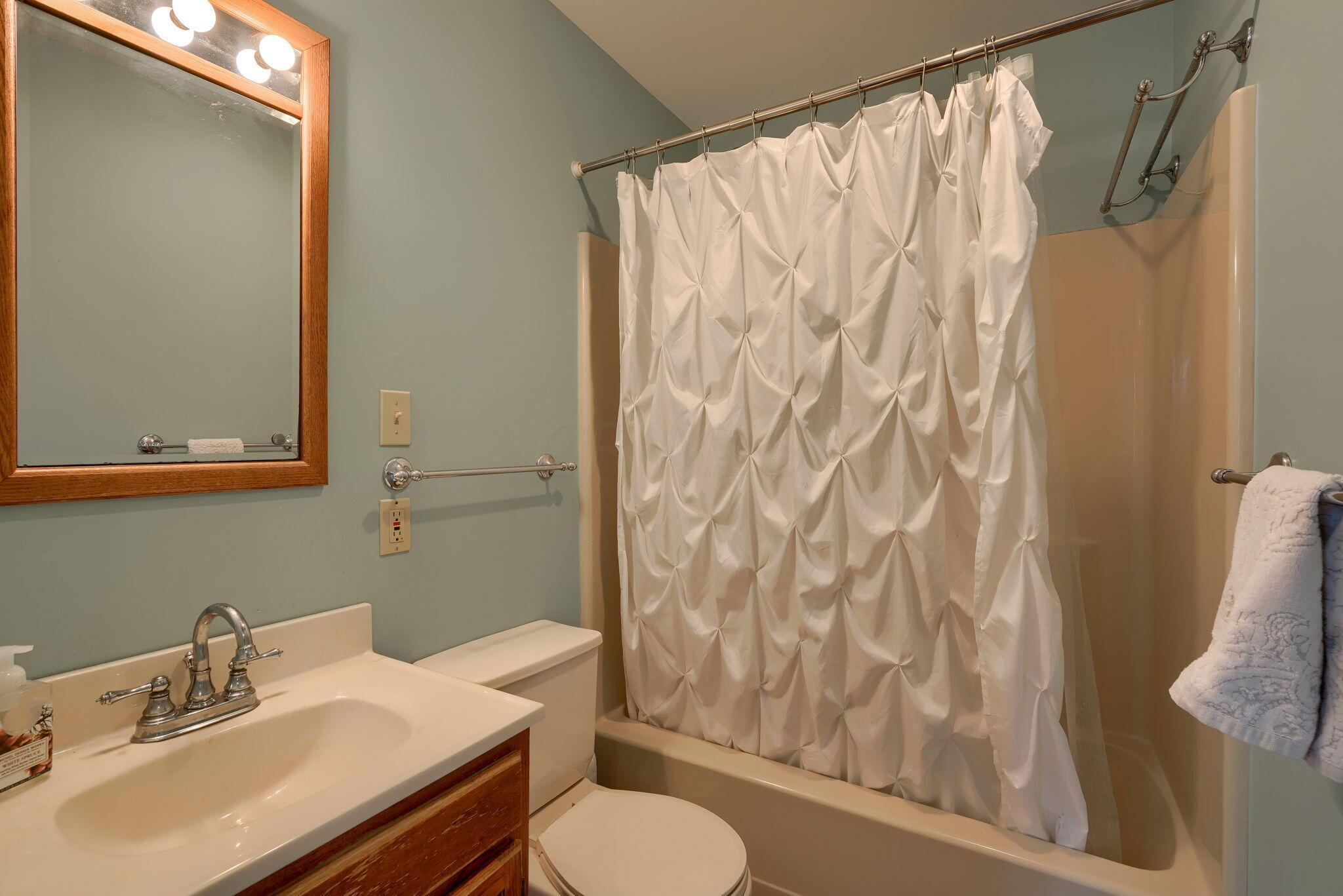 192 Acton Road Columbus, OH 43214 - Photo 26 of 60 First floor full bath