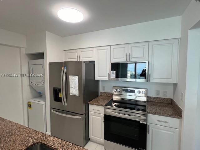 1155 Brickell Bay Drive, Unit 3205 Miami, FL 33131 - Photo 3 of 14 a kitchen with stainless steel appliances granite countertop a refrigerator stove and microwave