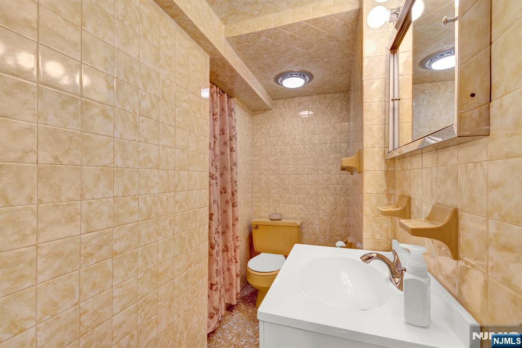 248 Donaldson Avenue Rutherford, NJ 07070 - Photo 36 of 49