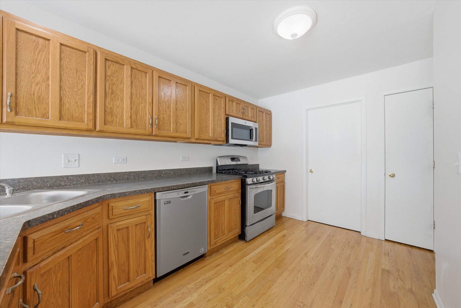 8261 Pecan Place Frankfort, IL 60423 - Photo 9 of 36