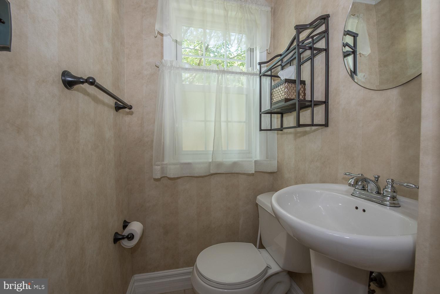 247 Rambling Way Springfield, PA 19064 - Photo 11 of 30 Powder Room