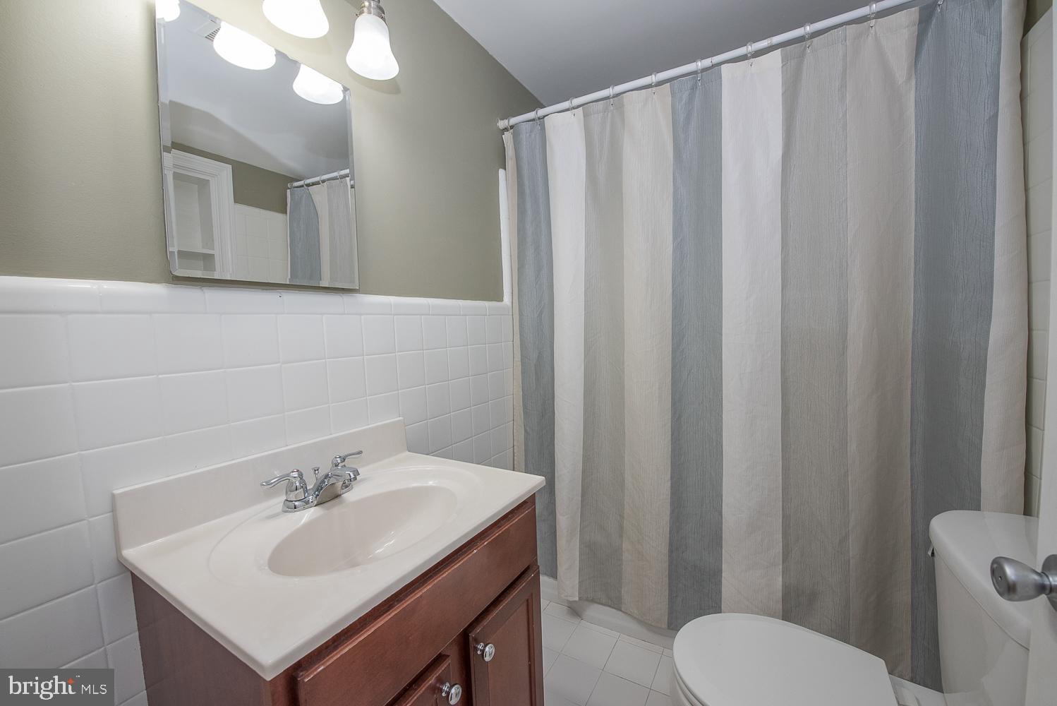 247 Rambling Way Springfield, PA 19064 - Photo 22 of 30 Full Bathroom