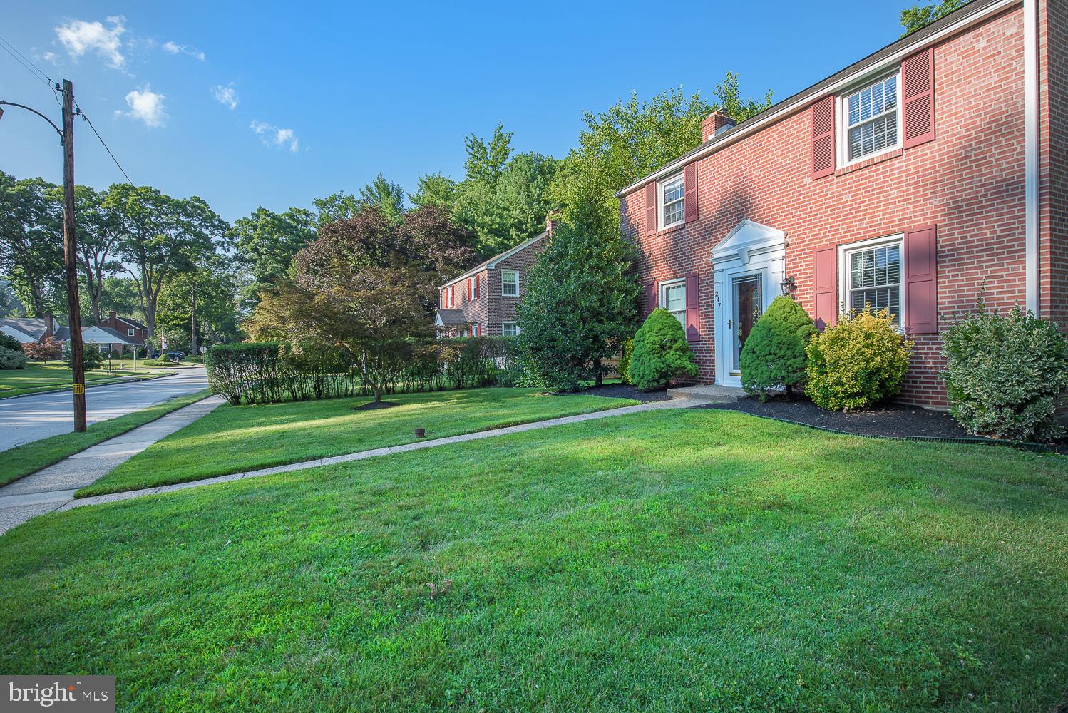 247 Rambling Way Springfield, PA 19064 - Photo 30 of 30 Front Yard