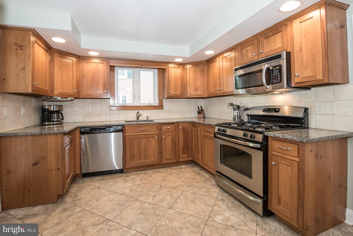 247 Rambling Way Springfield, PA 19064 - Photo 5 of 30 Kitchen