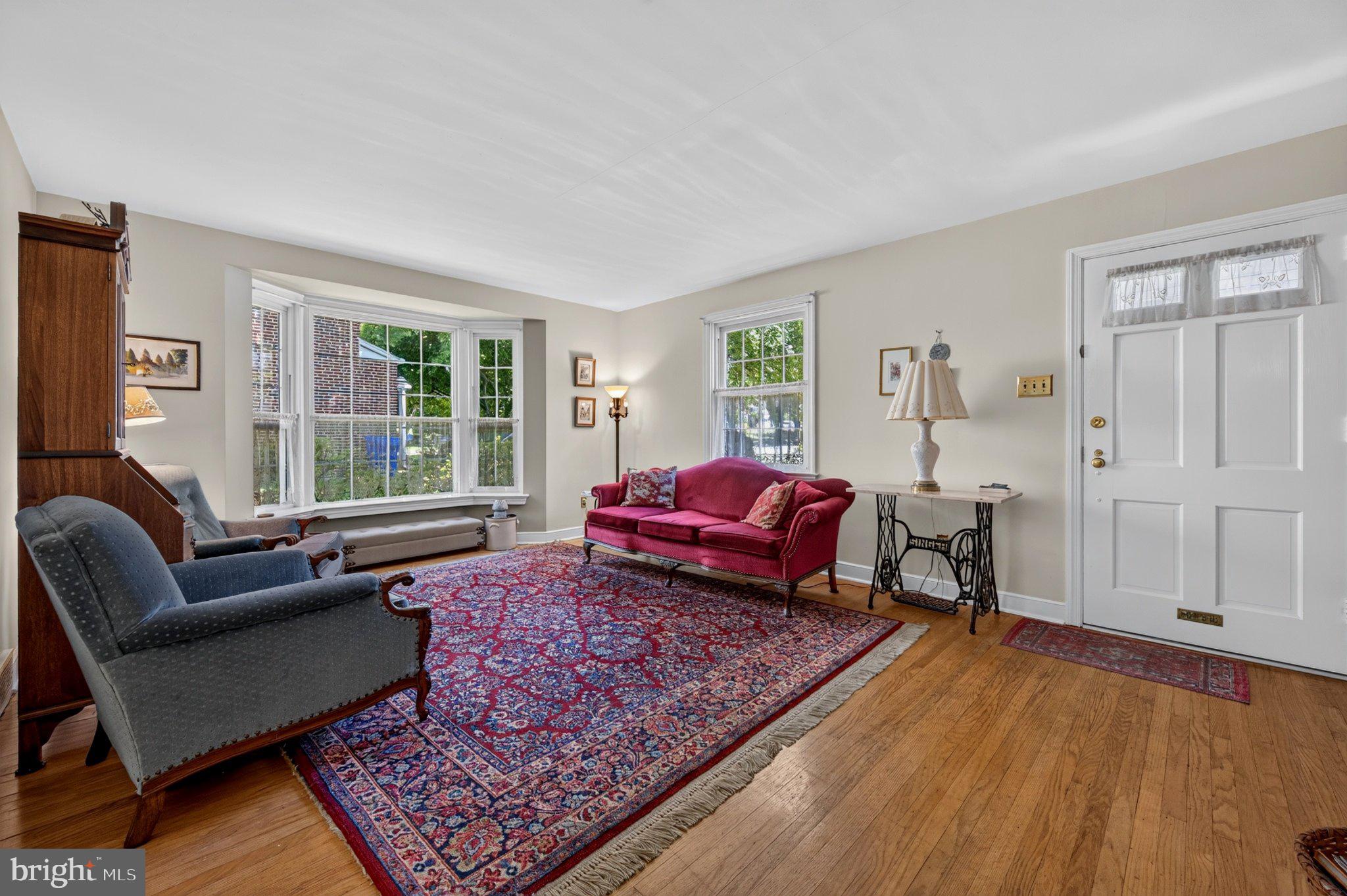 128 Boncouer Road Cheltenham, PA 19012 - Photo 5 of 31 Bright and inviting living space.